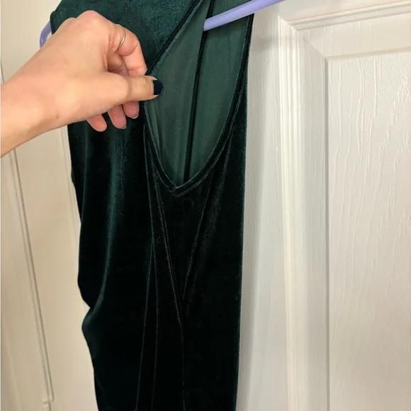 Women’s Emerald Green Velvet V-Neck Sleeveless Wrap-Style Dress - Picture 7 of 7